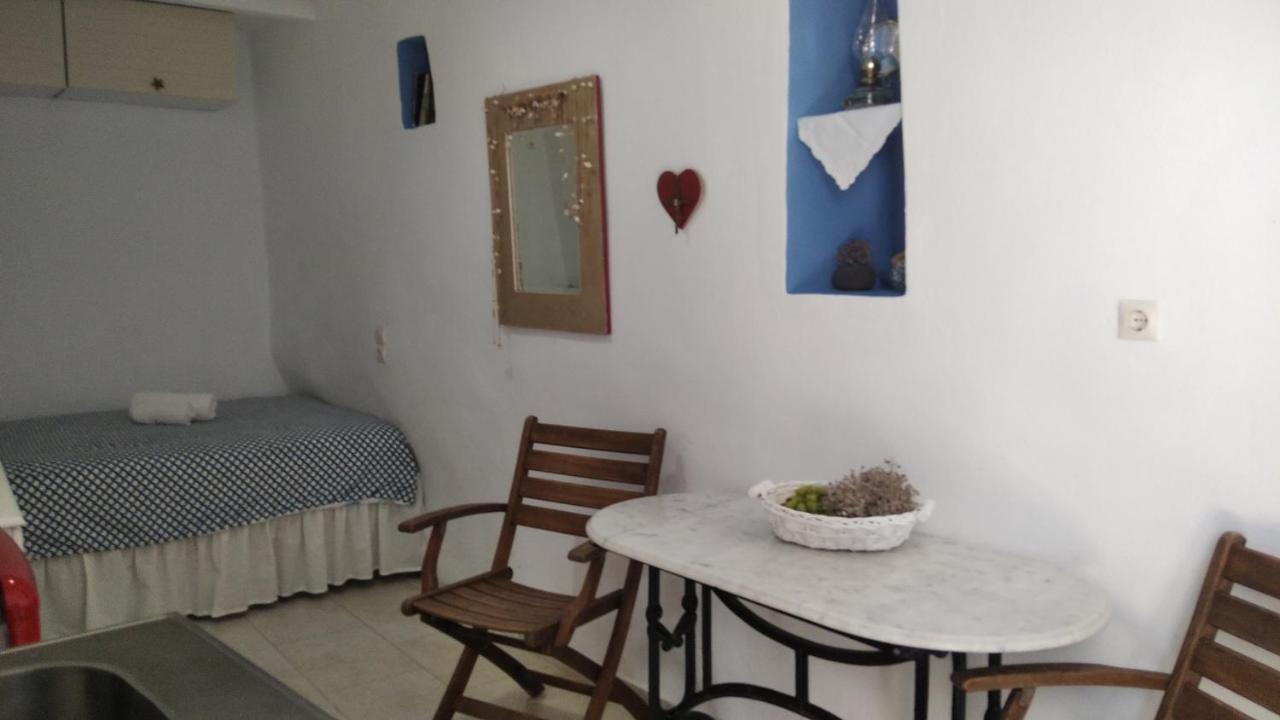 Traditional Renovated House In The Centre Of Anafi Exterior foto