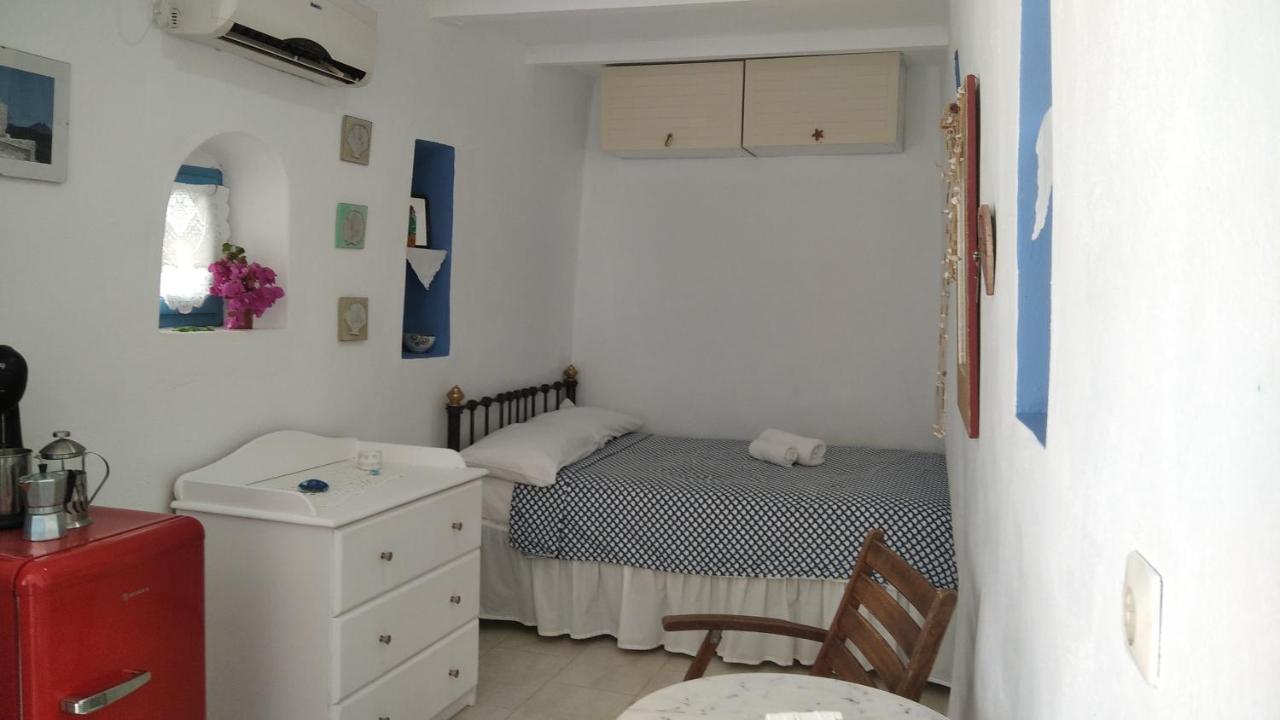 Traditional Renovated House In The Centre Of Anafi Exterior foto